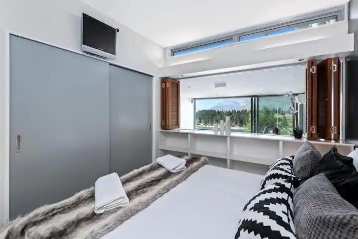 Luxury Lakeview 2 Bedroom Apartment Куийнстаун Екстериор снимка