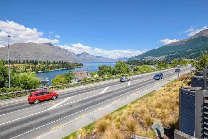 Luxury Lakeview 2 Bedroom Apartment Куийнстаун Екстериор снимка