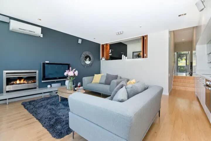 Luxury Lakeview 2 Bedroom Apartment Куийнстаун Екстериор снимка